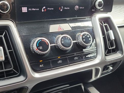 Certified 2023 Kia Sorento LX FWD image 33