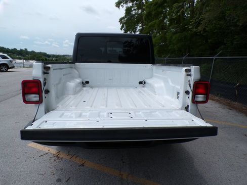 Used 2020 Jeep Gladiator Sport AWD/4WD image 18