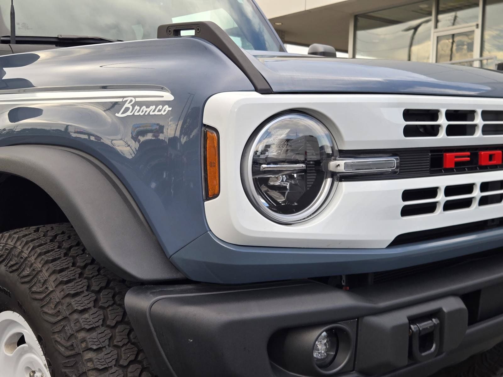 Used 2025 Ford Bronco Heritage Edition AWD/4WD image 5