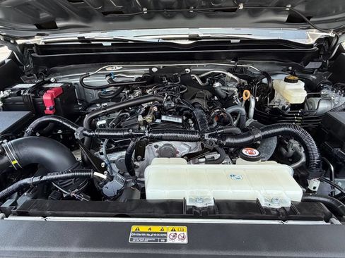 Certified 2025 Toyota Tacoma SR5 AWD/4WD image 34