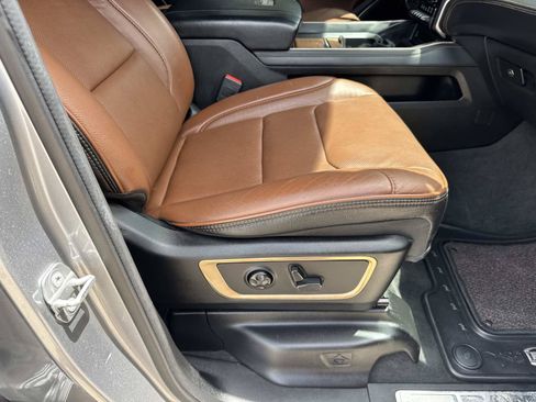 Used 2022 RAM 1500 Limited w/ Body Color Bumper Group AWD/4WD image 12