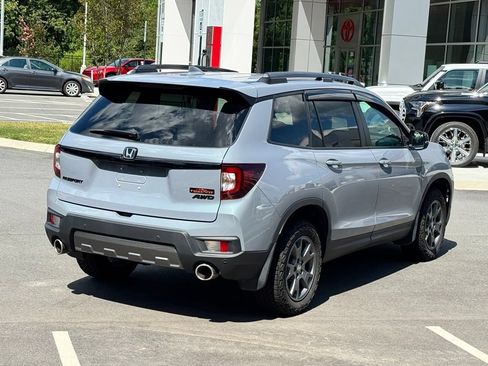 Used 2025 Honda Passport TrailSport image 9