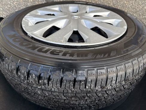 Used 2018 Nissan Rogue S image 25