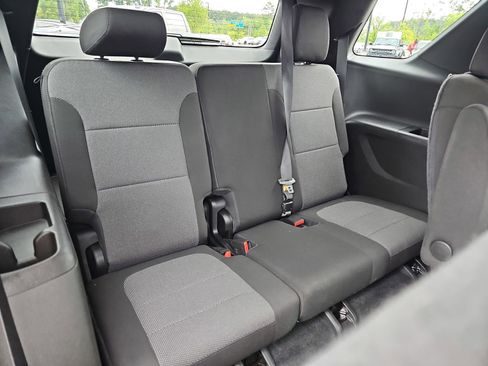Used 2023 Chevrolet Traverse LT FWD image 13