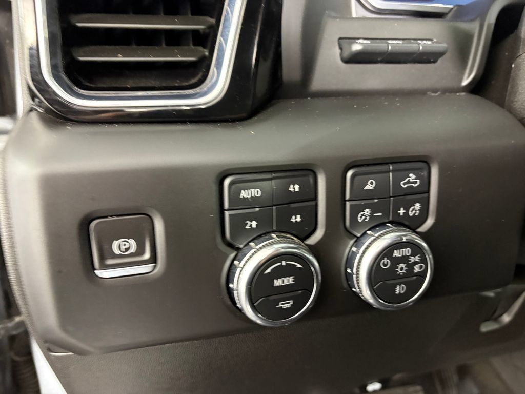 Used 2024 GMC Sierra 3500 Denali w/ Technology Package AWD/4WD image 14
