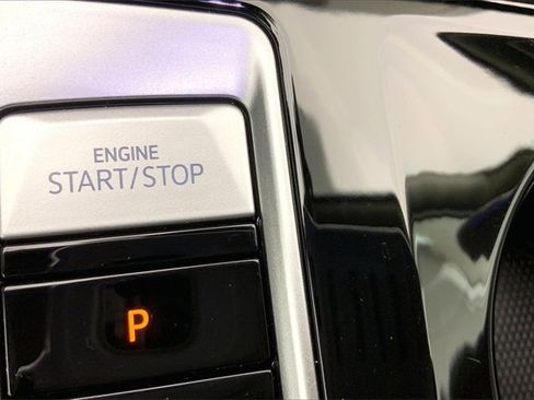 Used 2025 Volkswagen Atlas SEL Premium R-Line image 33