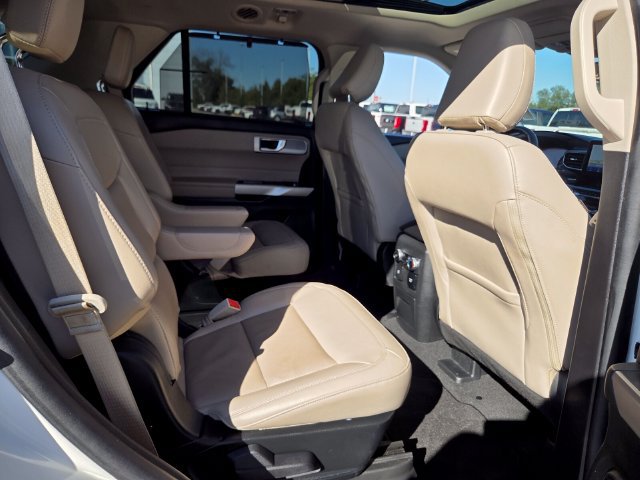 Used 2023 Ford Explorer Limited w/ Equipment Group 301A RWD image 17