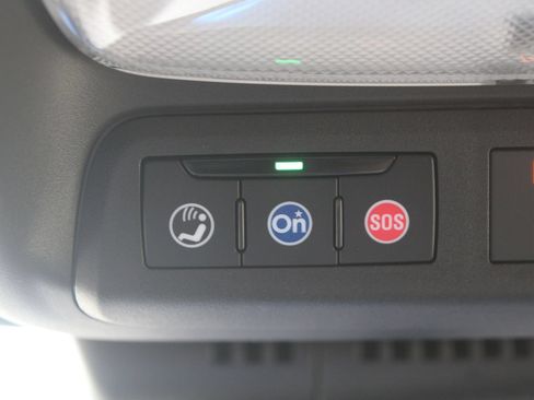 Used 2024 Chevrolet Colorado W/T w/ Technology Package RWD image 50