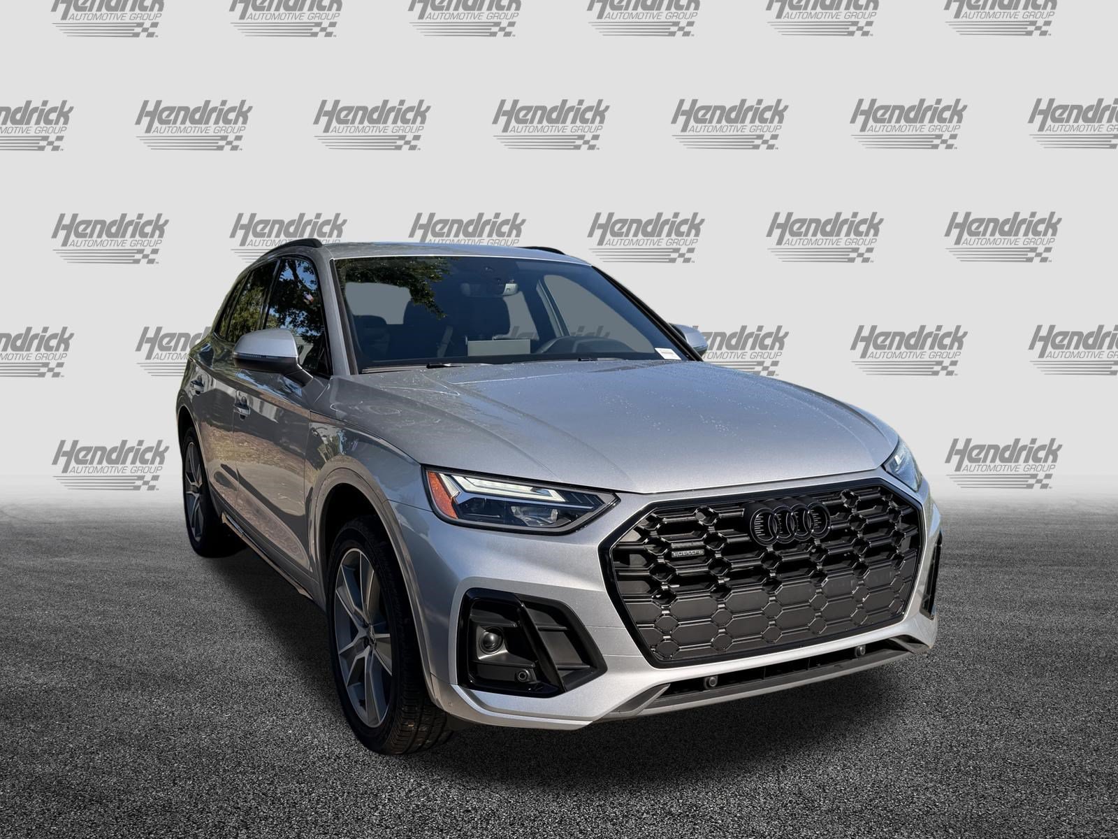 Certified 2025 Audi Q5 2.0T Premium w/ Convenience Plus Package AWD/4WD image 2