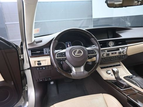 Used 2018 Lexus ES 350 w/ Luxury Package w/Wood Trim FWD image 17