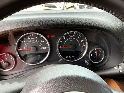 Used 2014 Jeep Wrangler Unlimited Sahara w/ Connectivity Group AWD/4WD image 19