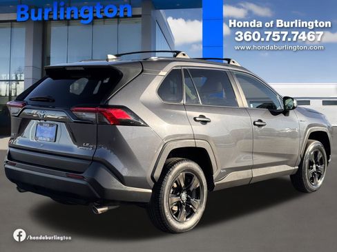 Used 2019 Toyota RAV4 LE w/ Carpet Mat Package image 6