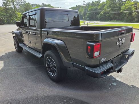 Used 2023 Jeep Gladiator Overland w/ Cold Weather Group AWD/4WD image 10