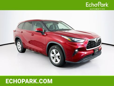 Used 2023 Toyota Highlander LE image 1