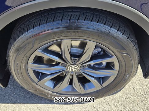 Used 2023 Volkswagen Tiguan SE image 17