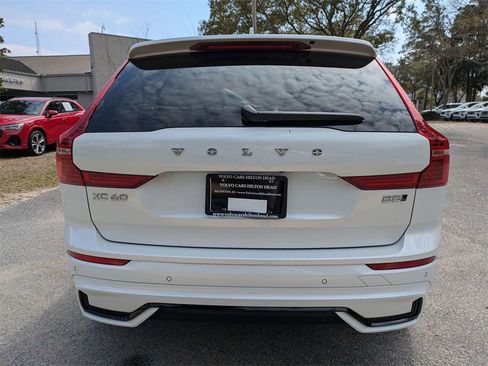 Used 2023 Volvo XC60 B5 Plus image 5