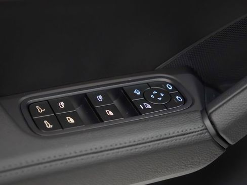 Certified 2025 Porsche Cayenne image 23