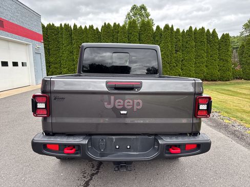 Used 2024 Jeep Gladiator Rubicon w/ Technology Group AWD/4WD image 9
