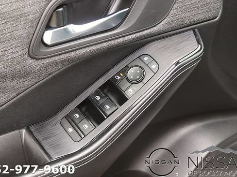 Used 2021 Nissan Rogue SV FWD image 11