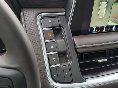 Used 2023 GMC Yukon SLT w/ SLT Premium Package AWD/4WD image 21
