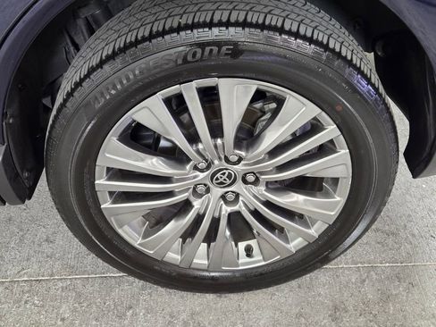 Used 2021 Toyota Venza Limited w/ Advanced Technology Package image 13
