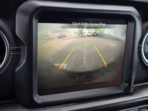 Used 2021 Jeep Wrangler Unlimited Sahara image 27