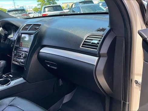 Used 2017 Ford Explorer XLT w/ Equipment Group 202A FWD image 23