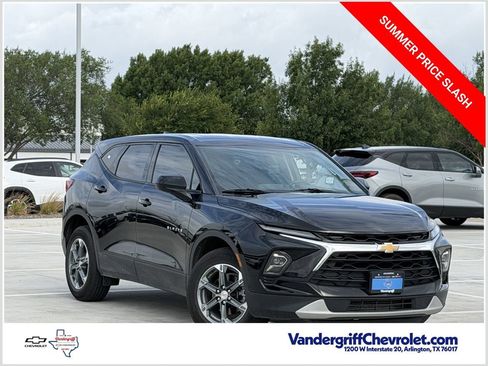 Certified 2025 Chevrolet Blazer LT AWD/4WD image 1
