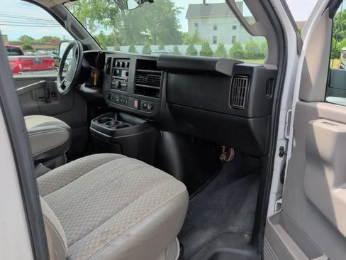 Used 2017 Chevrolet Express 2500 LT w/ LT Preferred Equipment Group RWD image 19