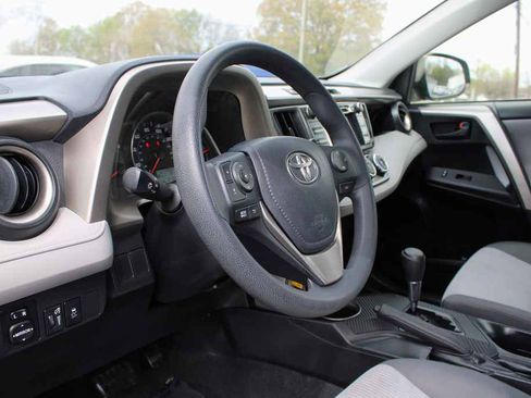 Used 2015 Toyota RAV4 LE image 14