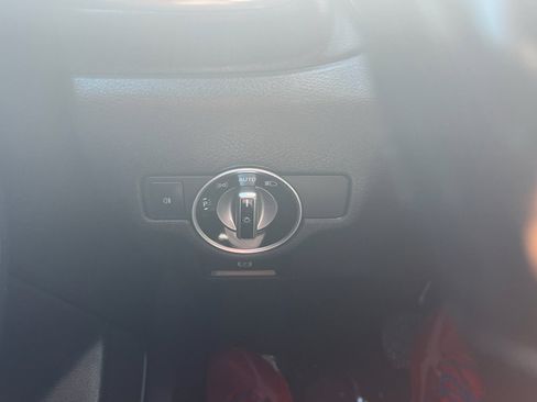 Used 2018 INFINITI QX30 w/ Cargo Package FWD image 18