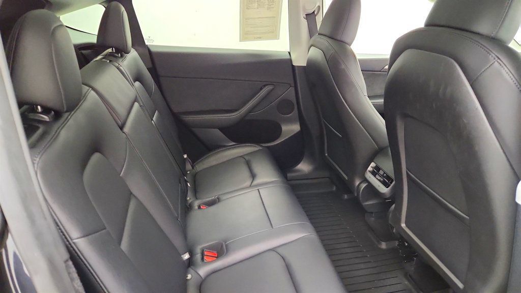 Used 2025 Tesla Model Y Long Range RWD image 28