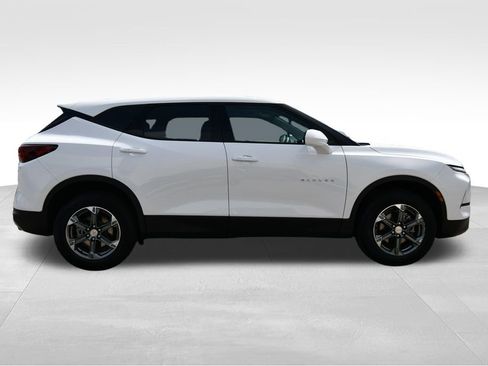 Used 2025 Chevrolet Blazer LT AWD/4WD image 9