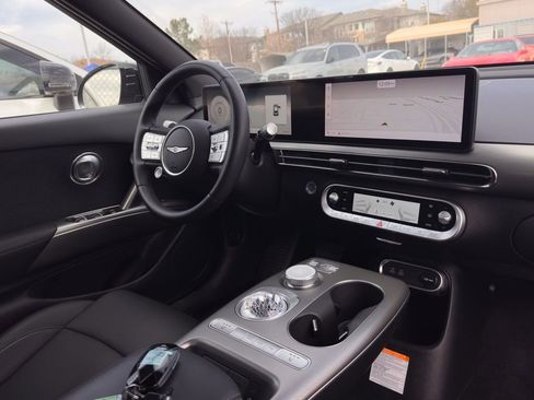 Used 2024 Genesis GV60 RWD image 11