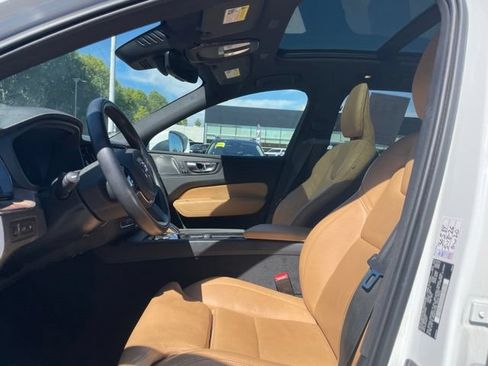 Used 2022 Volvo XC60 T8 Inscription w/ Advanced Package AWD/4WD image 12