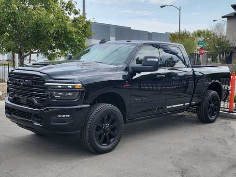 Used 2025 RAM 2500 Laramie AWD/4WD image 4