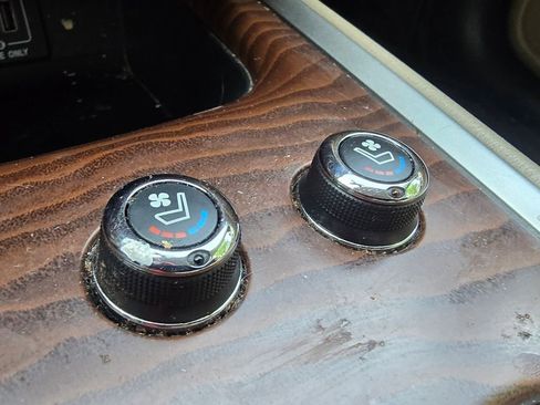 Used 2018 Nissan Pathfinder Platinum FWD image 16