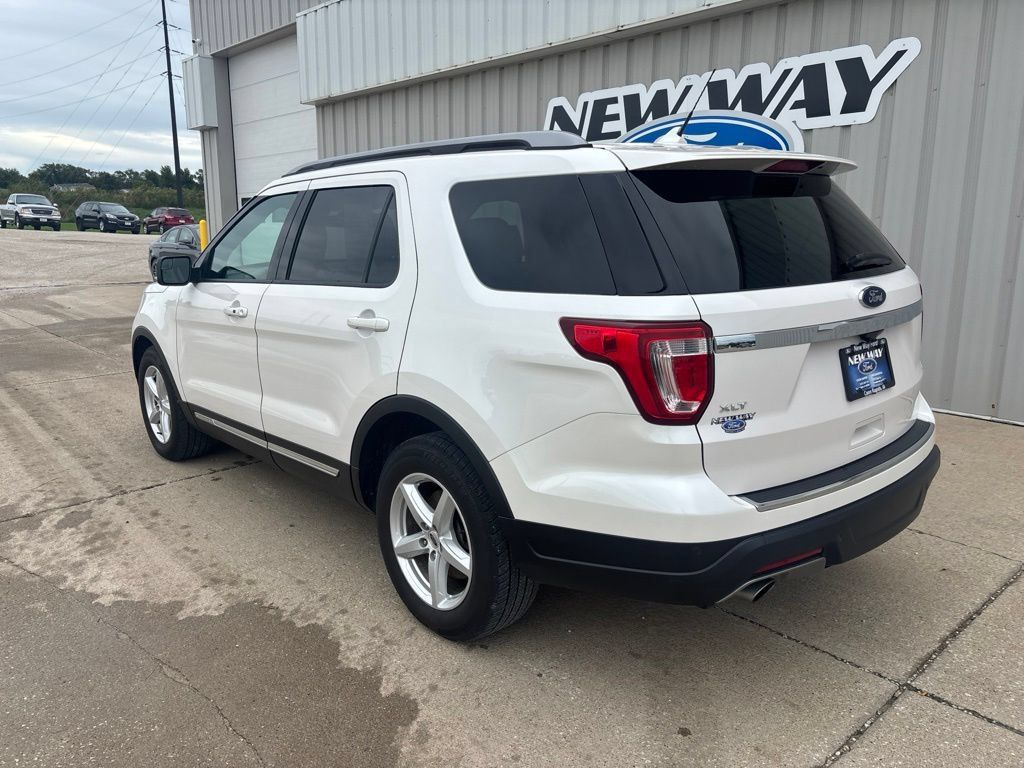Used 2018 Ford Explorer XLT w/ Equipment Group 202A FWD image 6