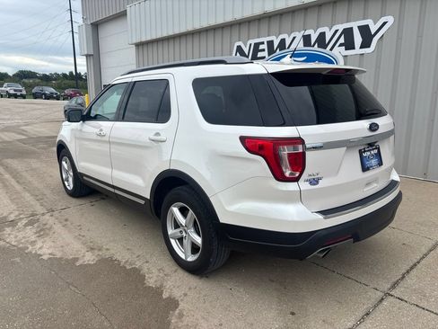 Used 2018 Ford Explorer XLT w/ Equipment Group 202A FWD image 6