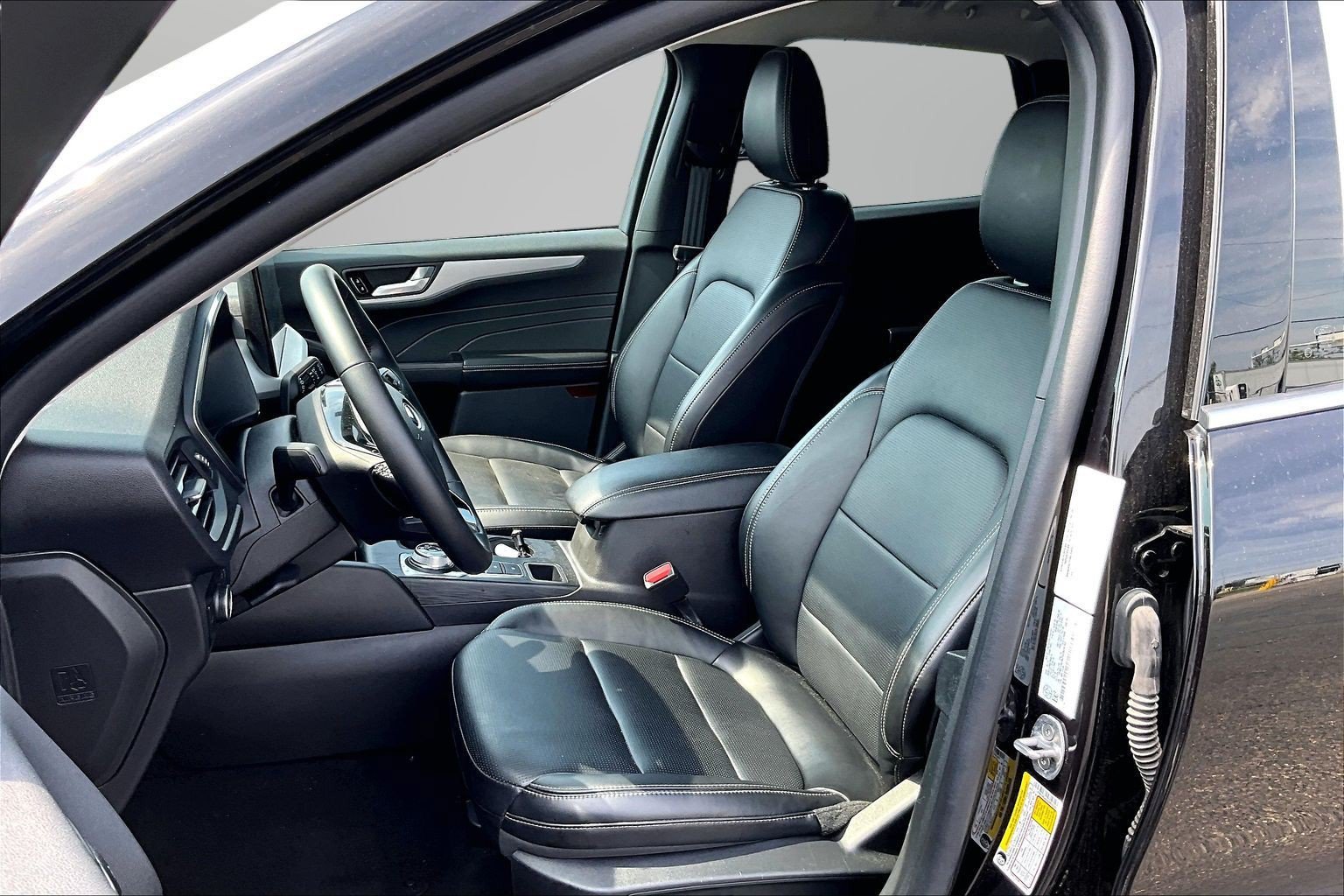 Certified 2025 Ford Escape Platinum AWD/4WD image 16