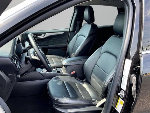 Used 2025 Ford Escape Platinum AWD/4WD image 16