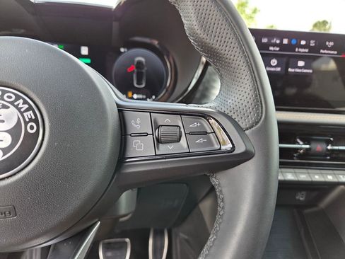 Used 2025 Alfa Romeo Tonale w/ Premium Package image 26