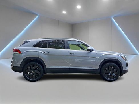 Certified 2025 Volkswagen Atlas Cross Sport SE w/ Black Wheel Package AWD/4WD image 4