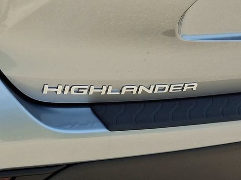 Used 2023 Toyota Highlander L FWD image 33
