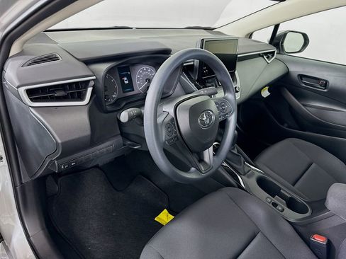 Used 2025 Toyota Corolla LE image 9