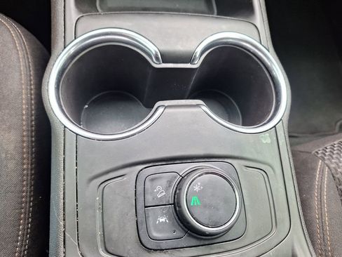 Used 2024 GMC Terrain SLE FWD image 19