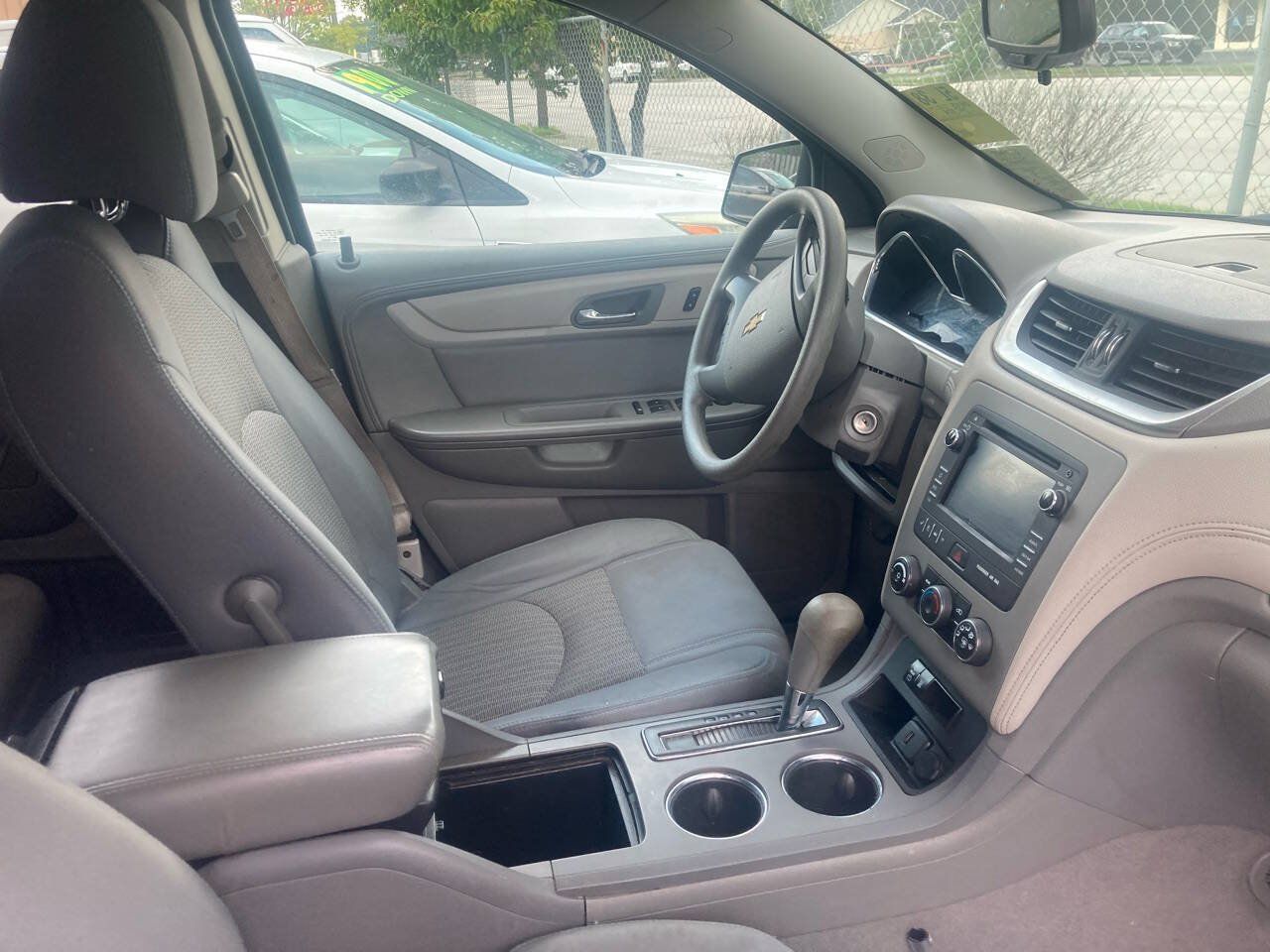 Used 2015 Chevrolet Traverse LS FWD image 5