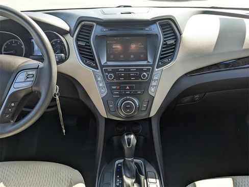 Used 2018 Hyundai Santa Fe SE image 18