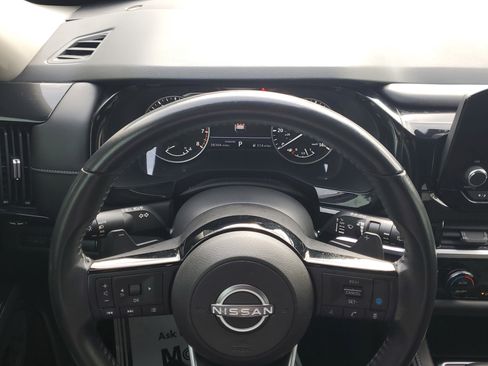 Used 2022 Nissan Pathfinder SV image 21