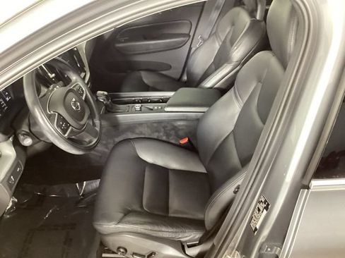 Used 2018 Volvo XC60 T5 Momentum w/ Vision Package AWD/4WD image 29